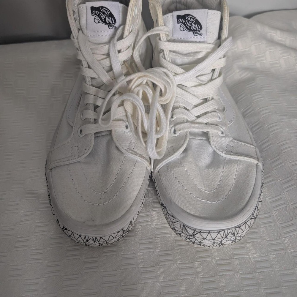 White Vans sneakers with black geometric pattern on the sole #skateboarding #